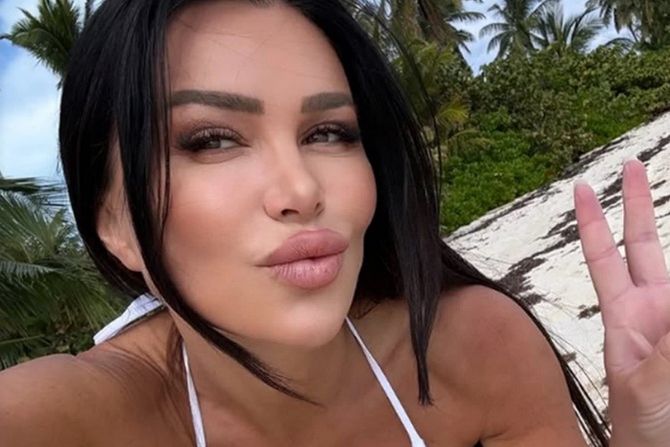 Stanija "upecala" bogataša! Odveo je na Bahame, zakupio deo hotela i plažu, za nju ima JEDAN zahtev za vezu - Telegraf.rs