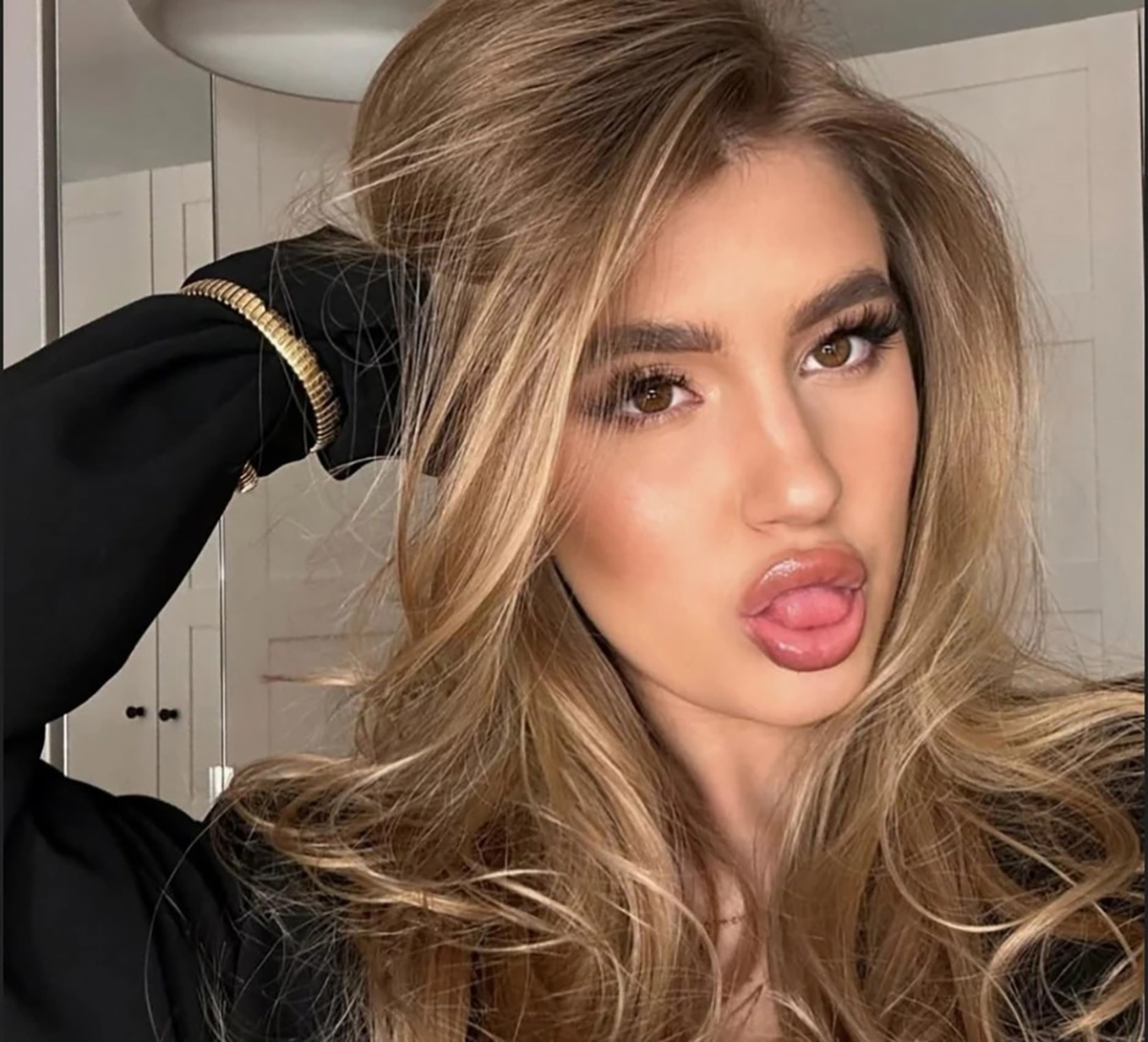 Gocina ćerka se ful sredila pa zavodljivo pozirala: Objavila selfi sa top šminkom, reagovala i Hana Ikodinović