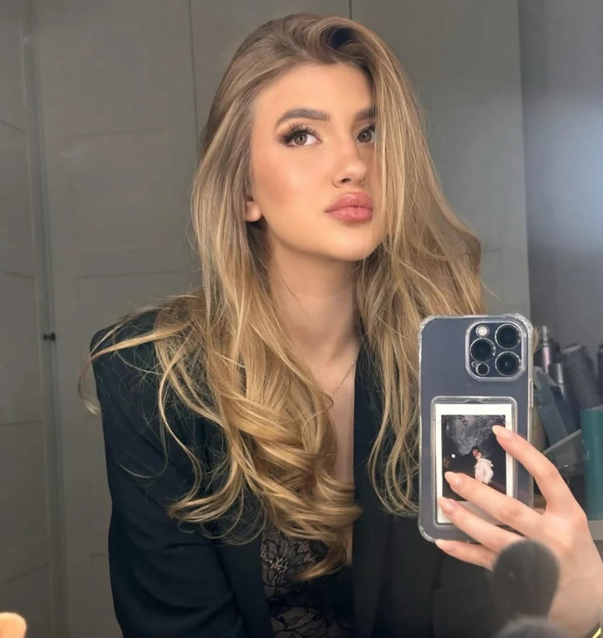 Lena Marinković muškarcima pomutila razum: Gocina ćerka u provokativnom izdanju - opalila selfi a dekolte PUCA