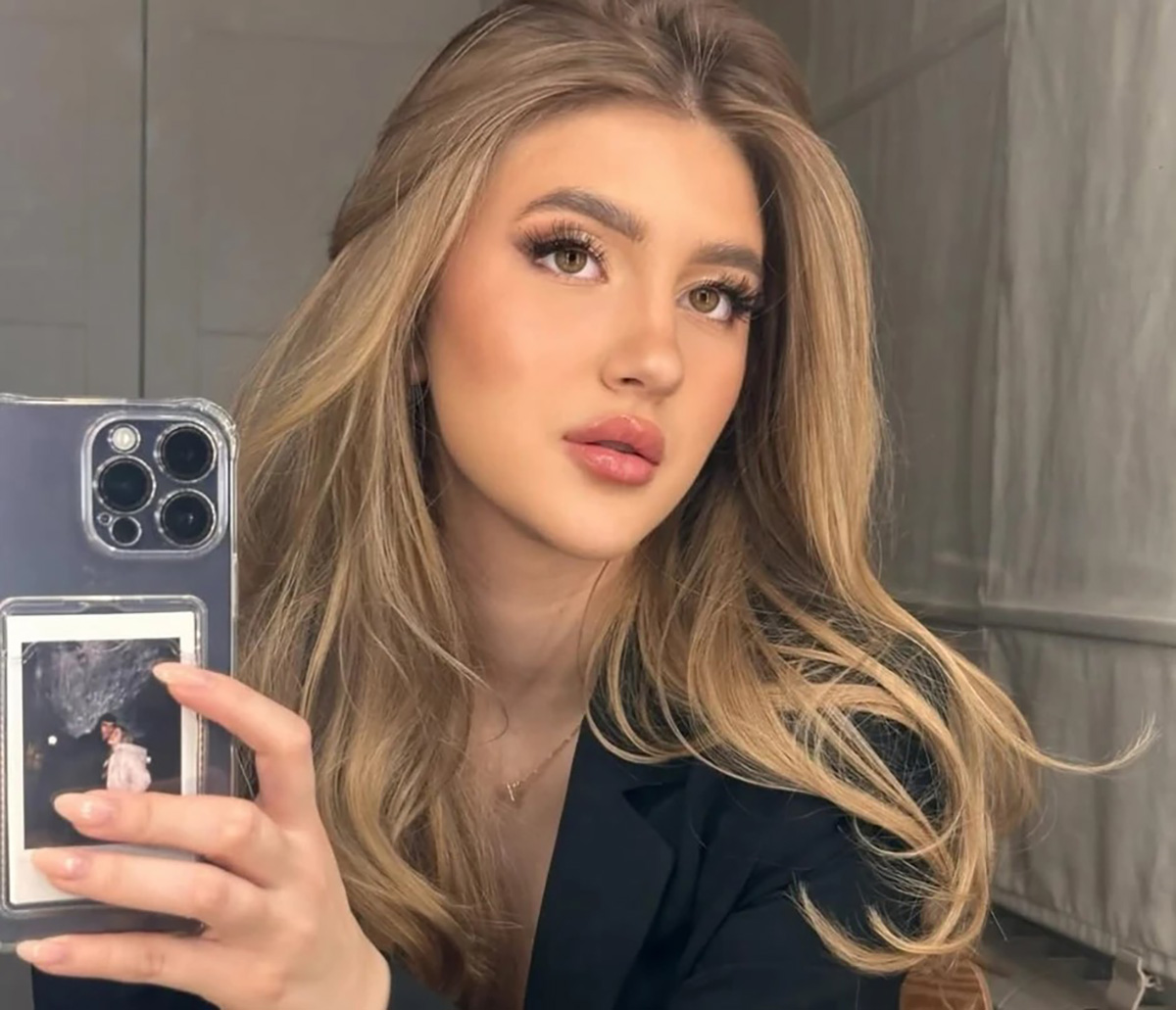 Gocina ćerka se ful sredila pa zavodljivo pozirala: Objavila selfi sa top šminkom, reagovala i Hana Ikodinović