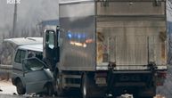 Prve fotografije stravičnog udesa kamiona i kombija na putu Sarajevo - Pale: Poginula žena, čak 8 povređenih