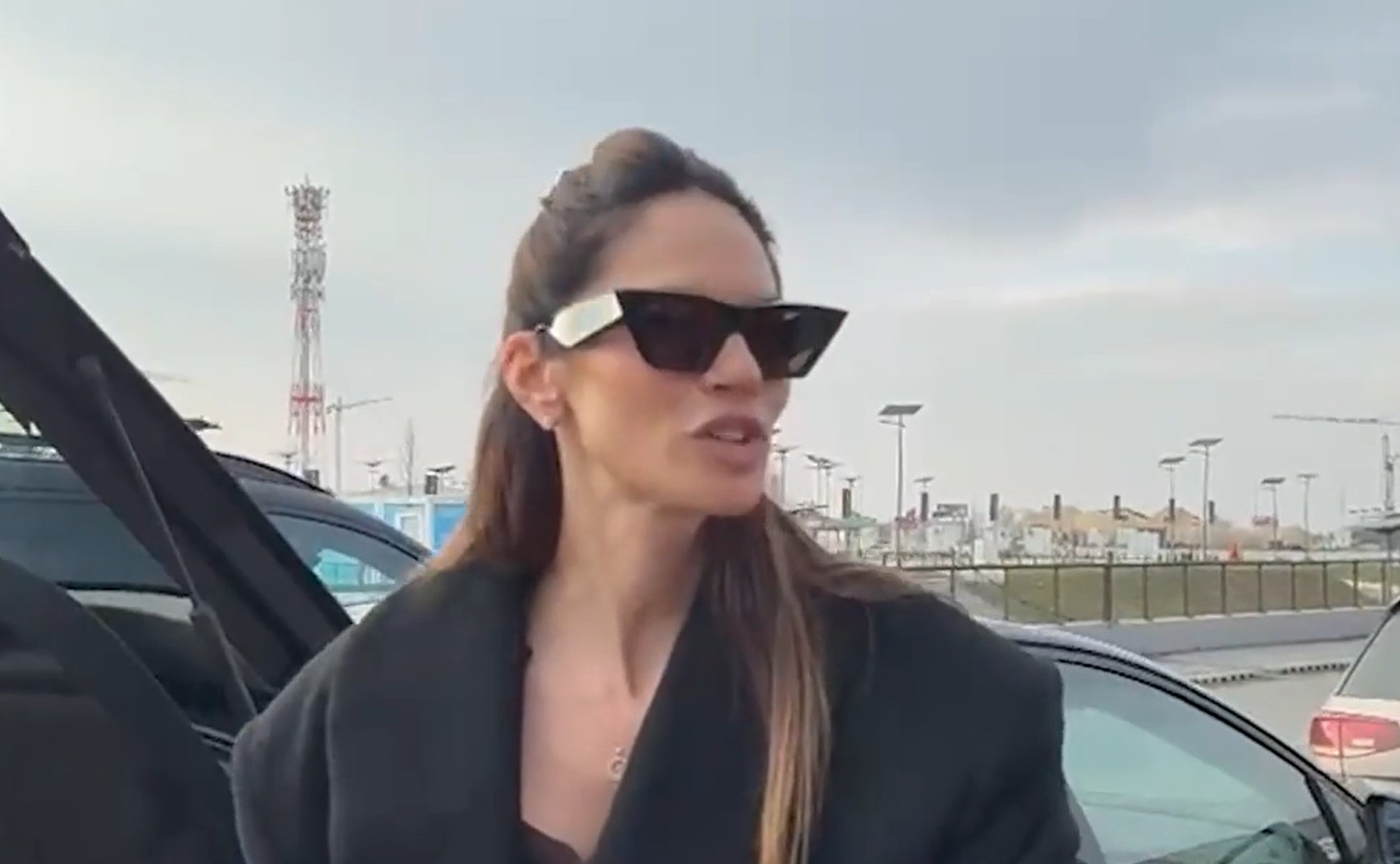 Bivša manekenka podelila brutalne slike u bikiniju i bez šminke: Dala sebi oduška u spa centru, oko nje luksuz