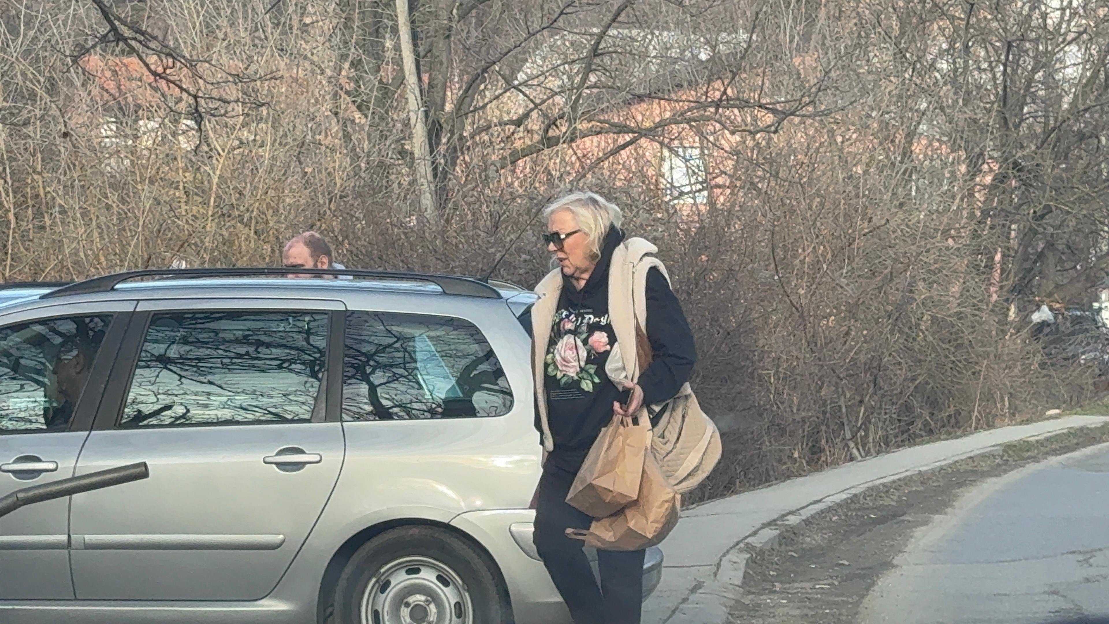 Prvi snimak Zorice Marković nakon hitne hospitalizacije! Sporije se kreće, naredili joj strogo mirovanje