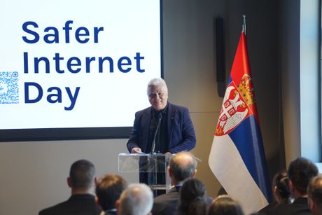 Palata nauke, Premijer Đuro Macut