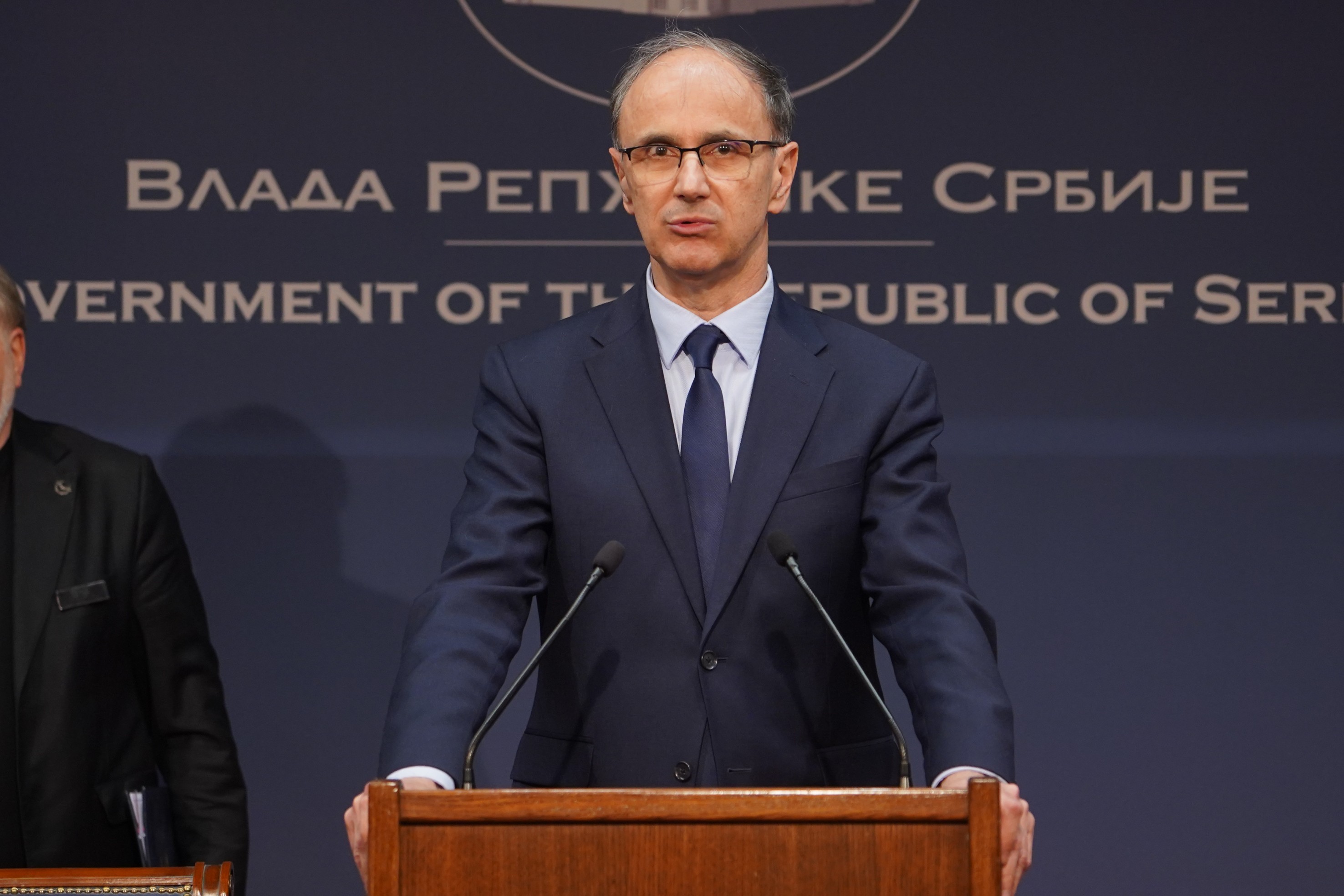 Premijer Macut najoštrije osudio svaki vid nasilja na ulicama Beograda