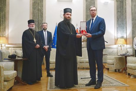 Vučić i episkop Sergije