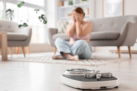 Žena, vaga, težina, gojaznost, dijeta