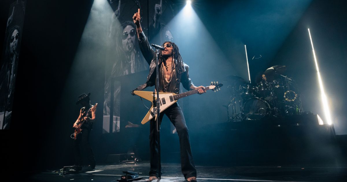Exclusive! Lenny Kravitz revealed who is coming with him