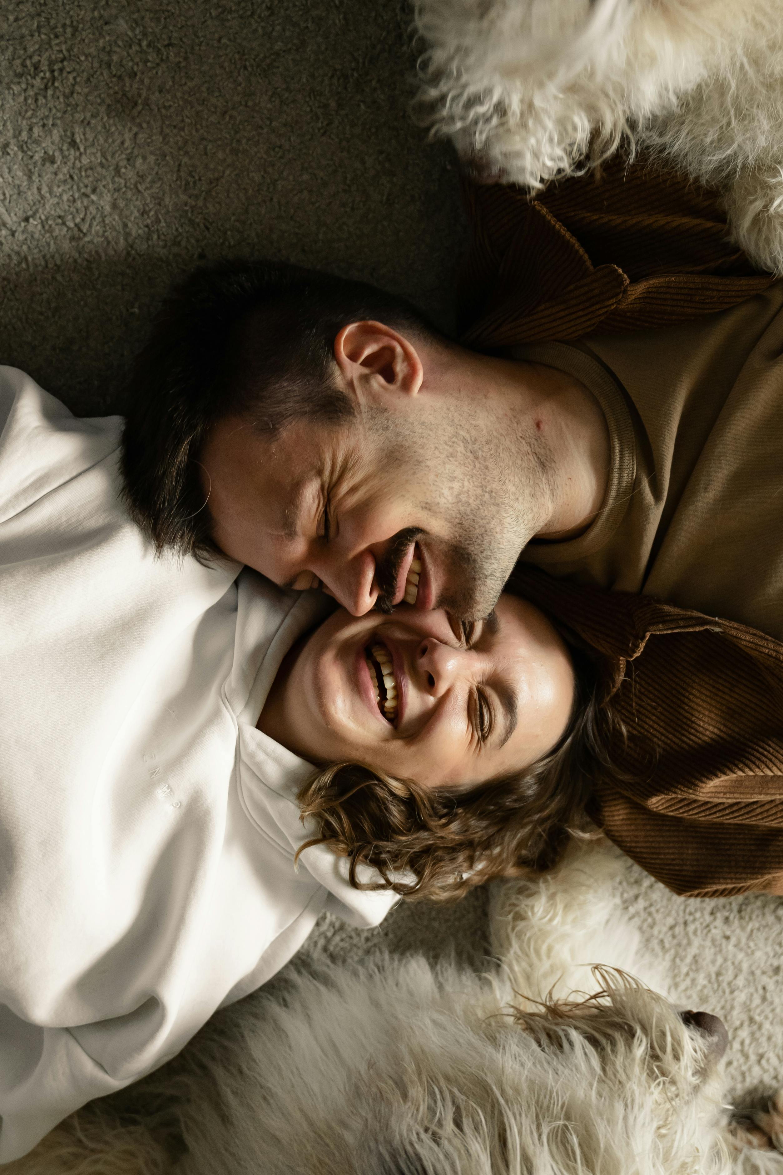 Zagrljaj od 20 sekundi: Kako jedan pokret noću obara stres i popravlja kvalitet sna