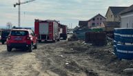 PRVE SLIKE IZ SURČINA: Pao kran i zakačio radnika! Vatrogasci, hitna i policija hitno na terenu