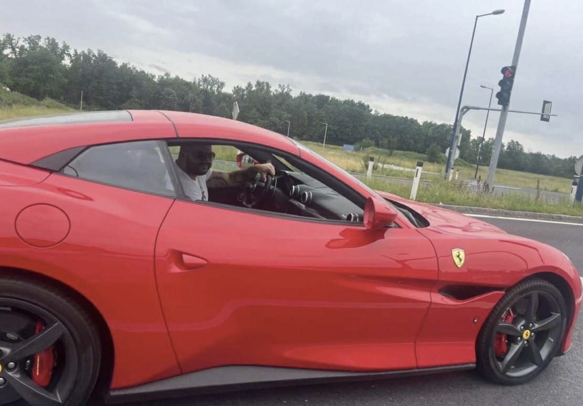 Ovo je Asminov vozni park, vredan na stotine hiljada evra: Ferari, Bentli... Prozvali ga: "Sve je na lizing"