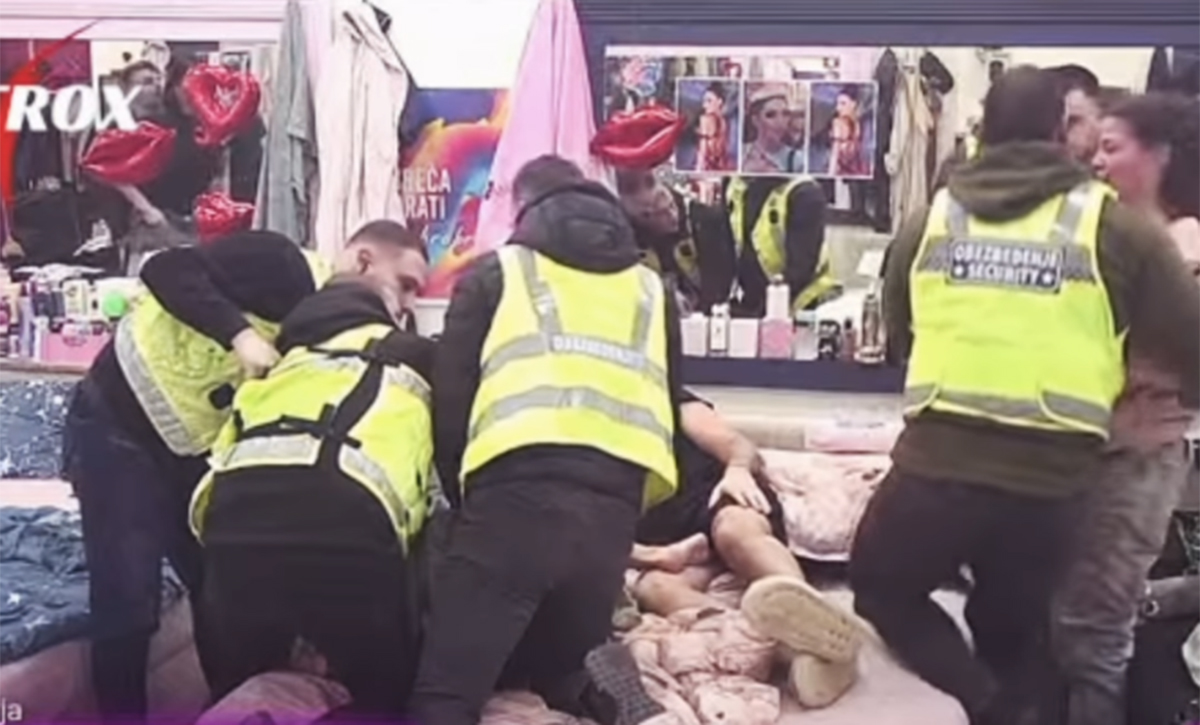 Maja Marinković unakazila lice cimerki u Eliti! Isplivao snimak tuče učesnica, obezbeđenje ih jedva razdvojilo