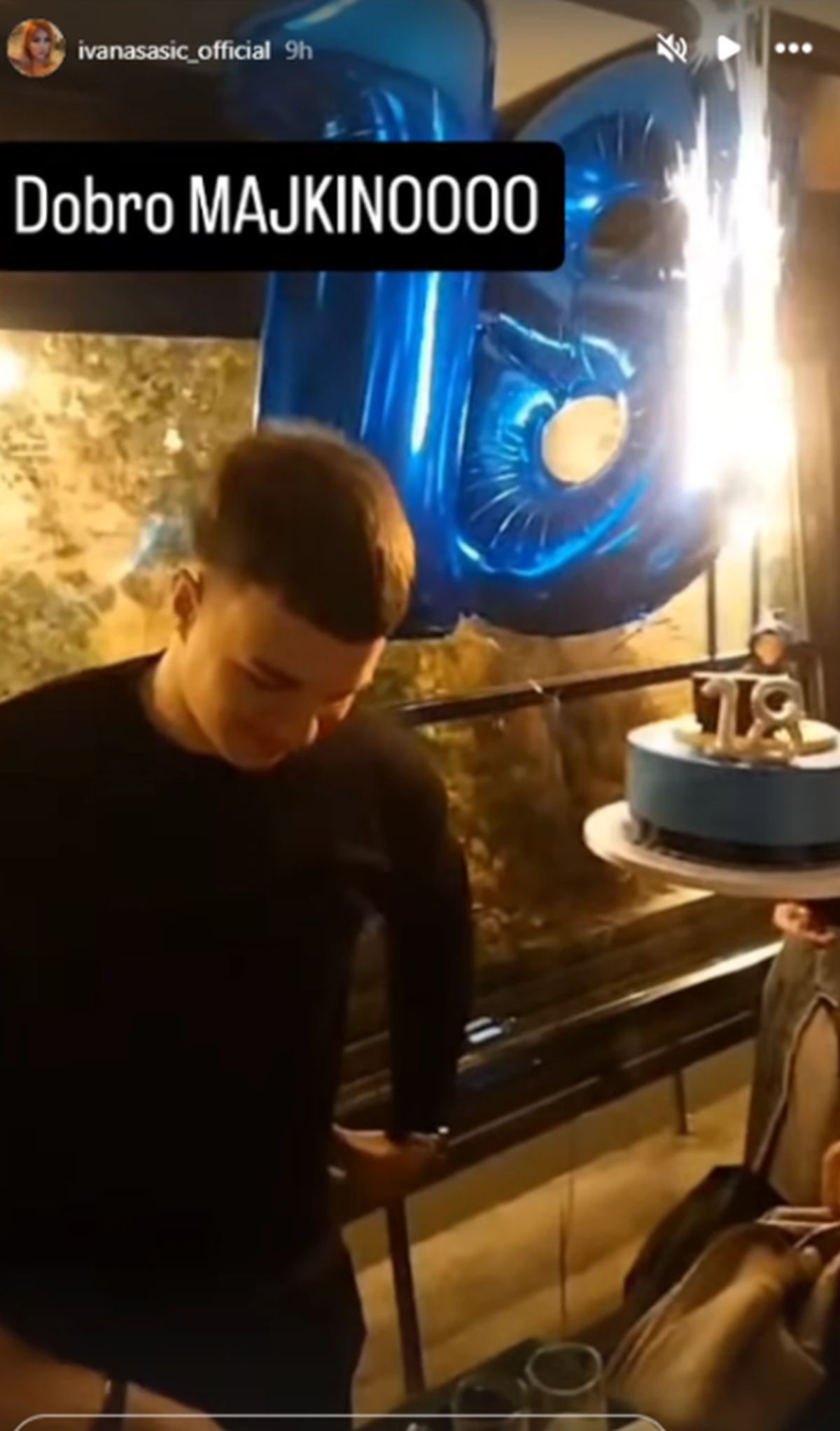 "Neko deci za 18. rođendan kupuje auto, a ja..." Evo šta je naša pevačica poklonila sinu za punoletstvo