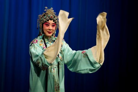 Kineska Nova godina obeležena uz melodije pekinške opere u Narodnom pozorištu