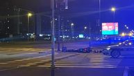 Drama na Novom Beogradu: Automobil oborio semafor
