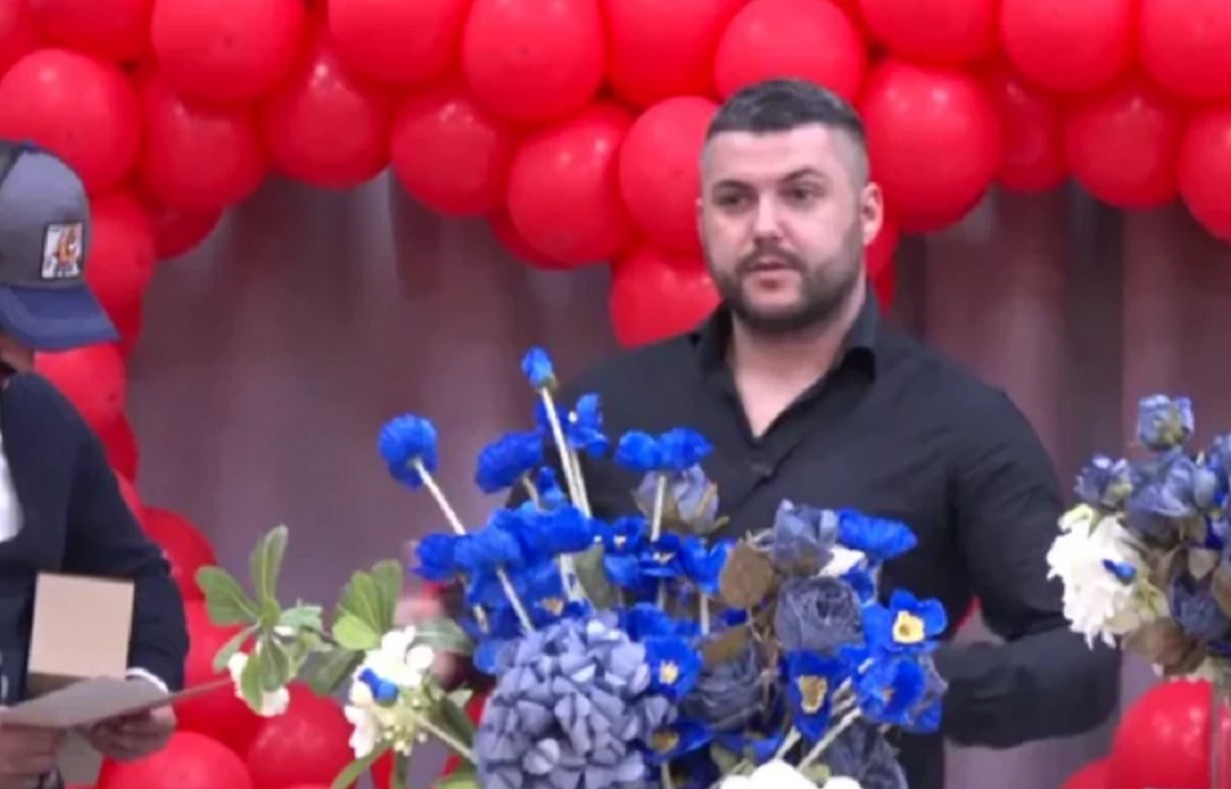 Asmin pocrveneo od sramote na proslavi svog 36. rođendana: Obratio se javno svojoj porodici "Izvinite"