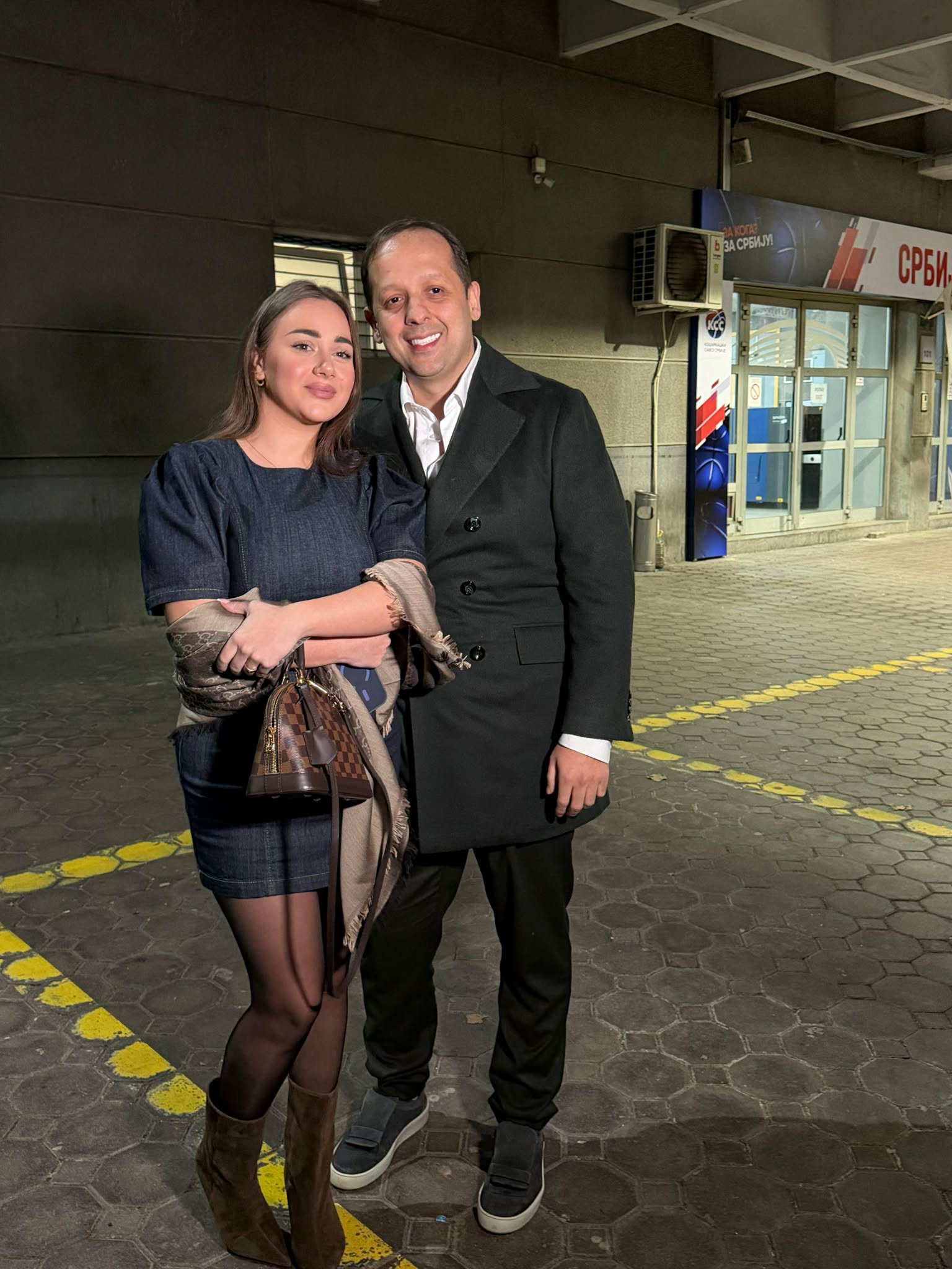 U dom poznatog pevača stiže 6. dete! Imali dupli povod za slavlje u porodici - sve se desilo u Crnoj Gori