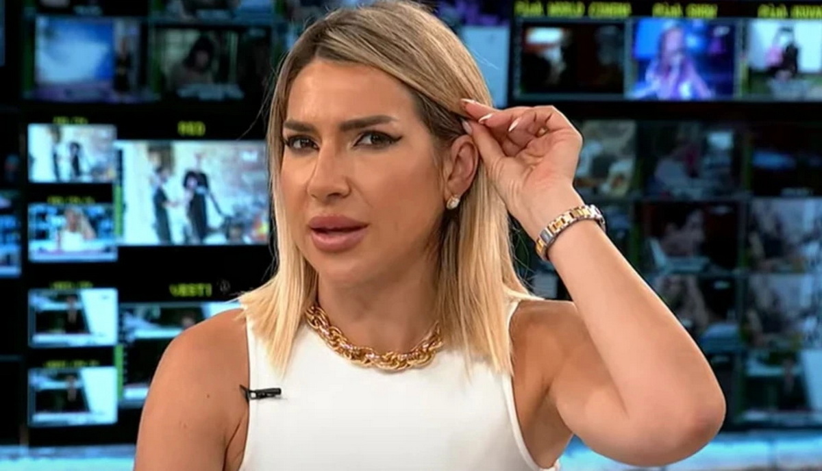Evo kako se Jovana zagreva pre Jutarnjeg programa: Zamešala kukovima i izvela vreo ples na stolici u miniću
