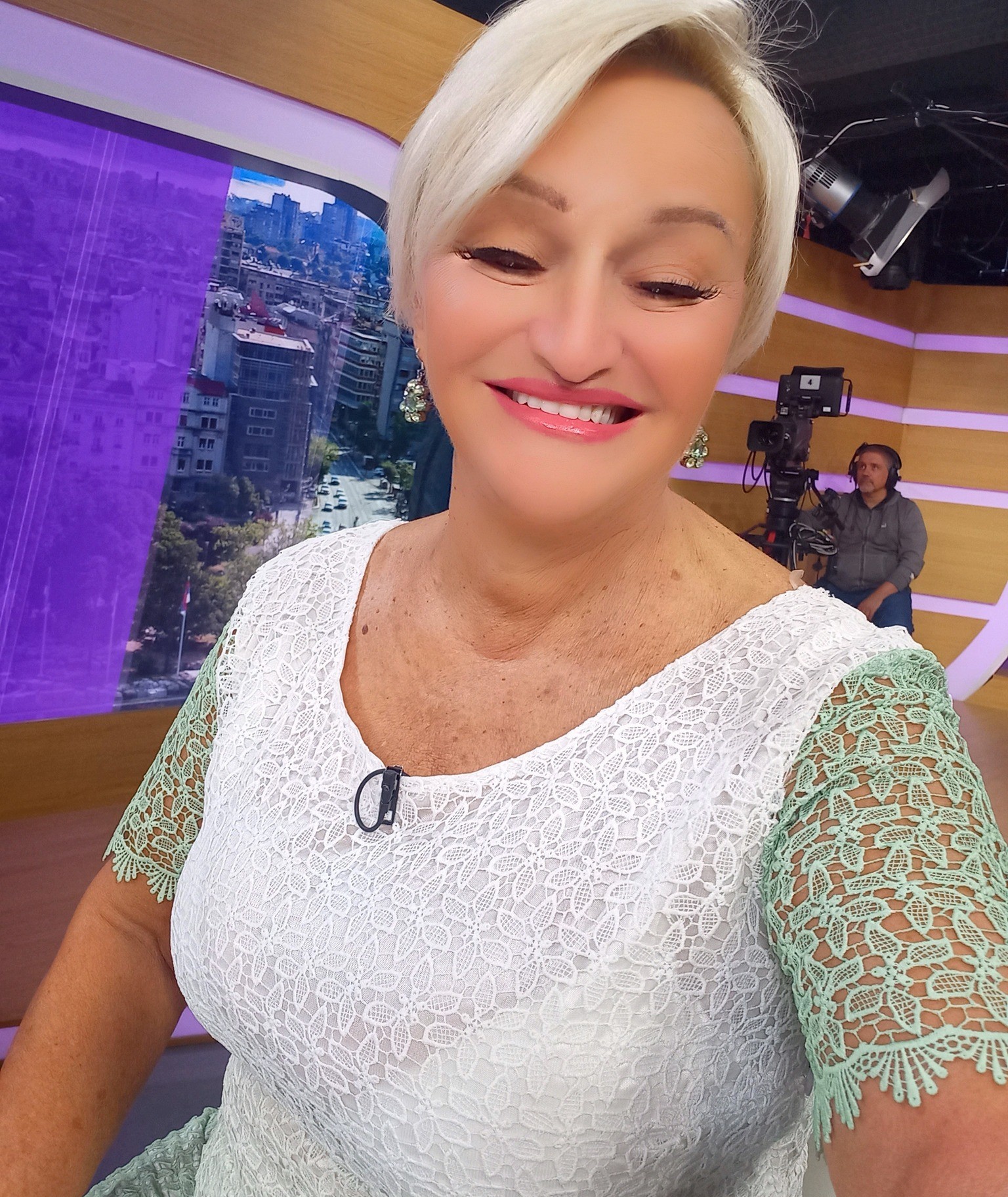 Naša pevačica uslikala grudi u 69. godini! Smelom objavom pokrenula lavinu komentara na mrežama