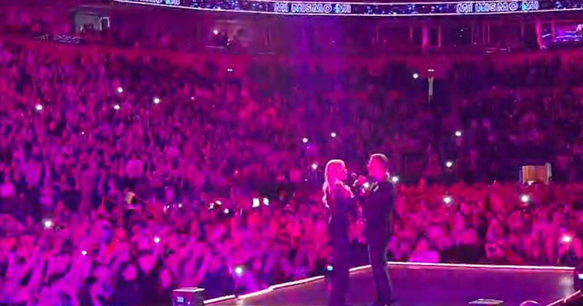 Vlado Georgiev brought Natasa Bekvalac on stage, Arena "exploded" when they hugged! They did THIS for the first time