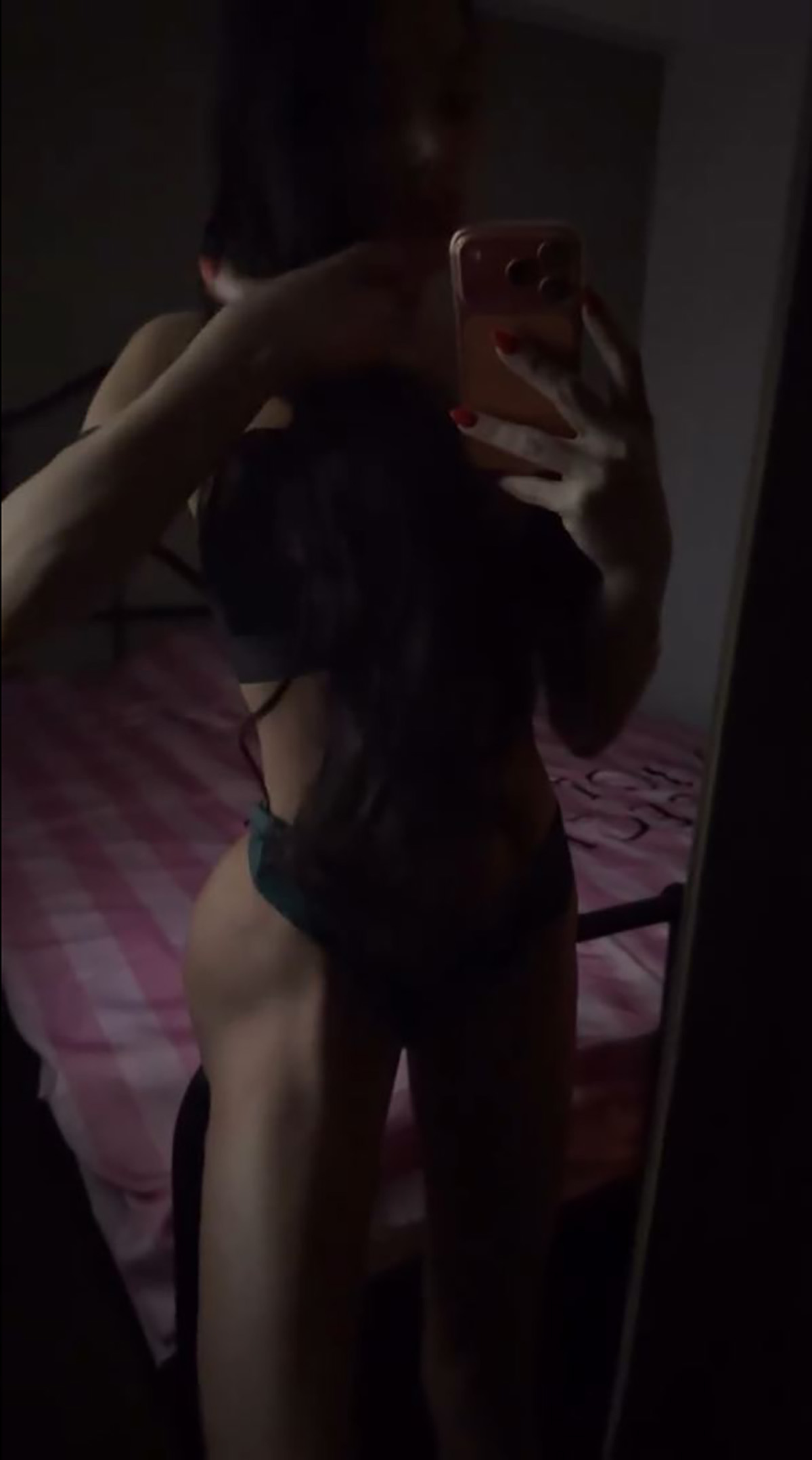 Isplivao kućni snimak Tamare Đurić! Uvija se u crnom čipkastom vešu u spavaćoj sobi, mišići joj se ocrtavaju