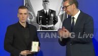 Najpotresniji trenutak u Palati Srbija: Sala zanemela kada je sin komandanta Dikića primio očevo odlikovanje!