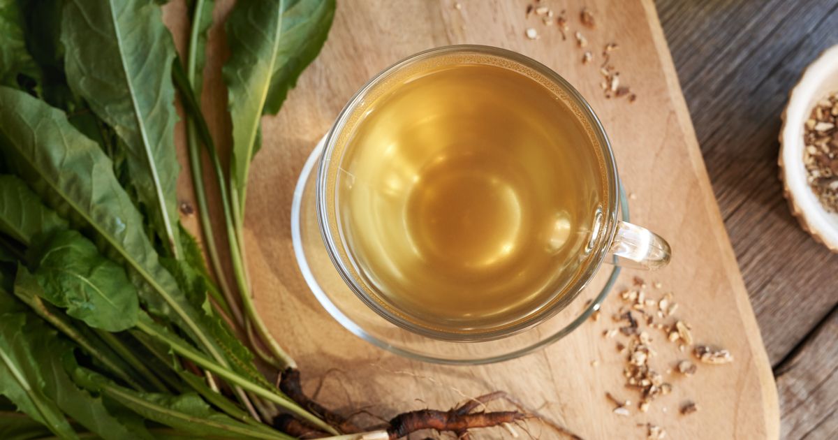 Biljka koja raste svuda i svi je gazimo, a telo je traži: Čisti jetru i pokreće organizam iznutra