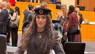 Srpske diplomate sprečile skandal u Beču: Albanka došla sa terorističkim simbolom, momentalno izbačena iz sale
