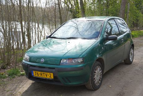 Zeleni Fiat Punto