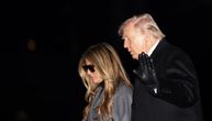 Šta nije u redu na ovoj fotografiji Melanije i Donalda Tampa? Svi se pitaju jedno, a oživela i teorija zavera