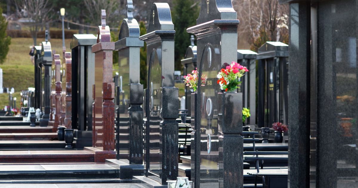 Važno saopštenje JKP Pogrebne usluge za sve koji zbog praznika dolaze na groblje - Vesti - Telegraf.rs
