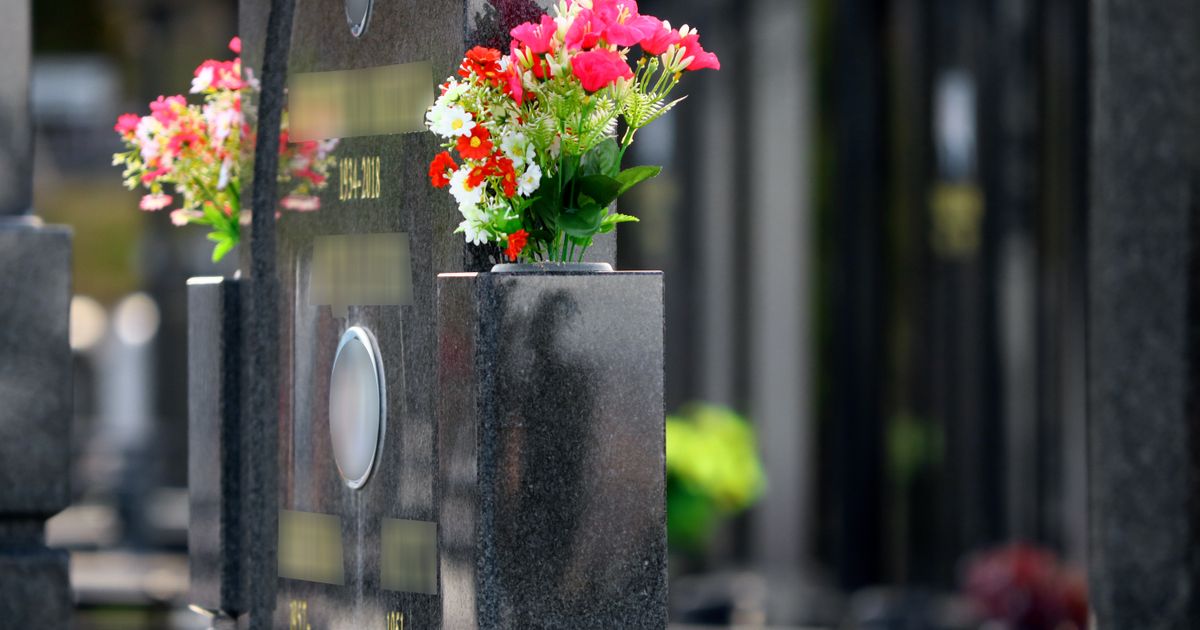 Poseban režim ulaska motornim vozilima na groblja danas za Pobusani ponedeljak