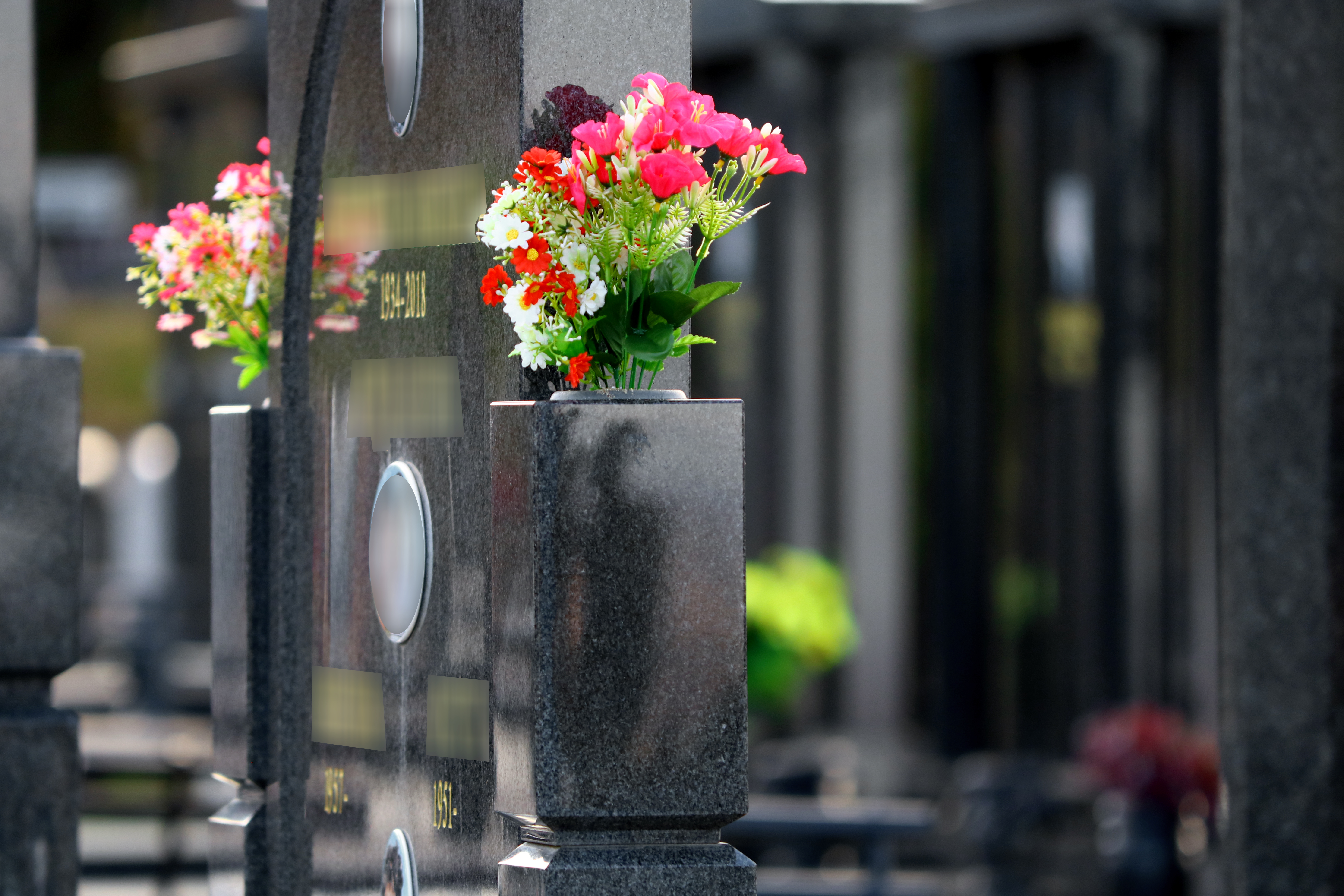 Poseban režim ulaska motornim vozilima na groblja danas za Pobusani ponedeljak