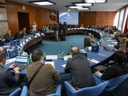 Okrugli sto, Palata Srbija