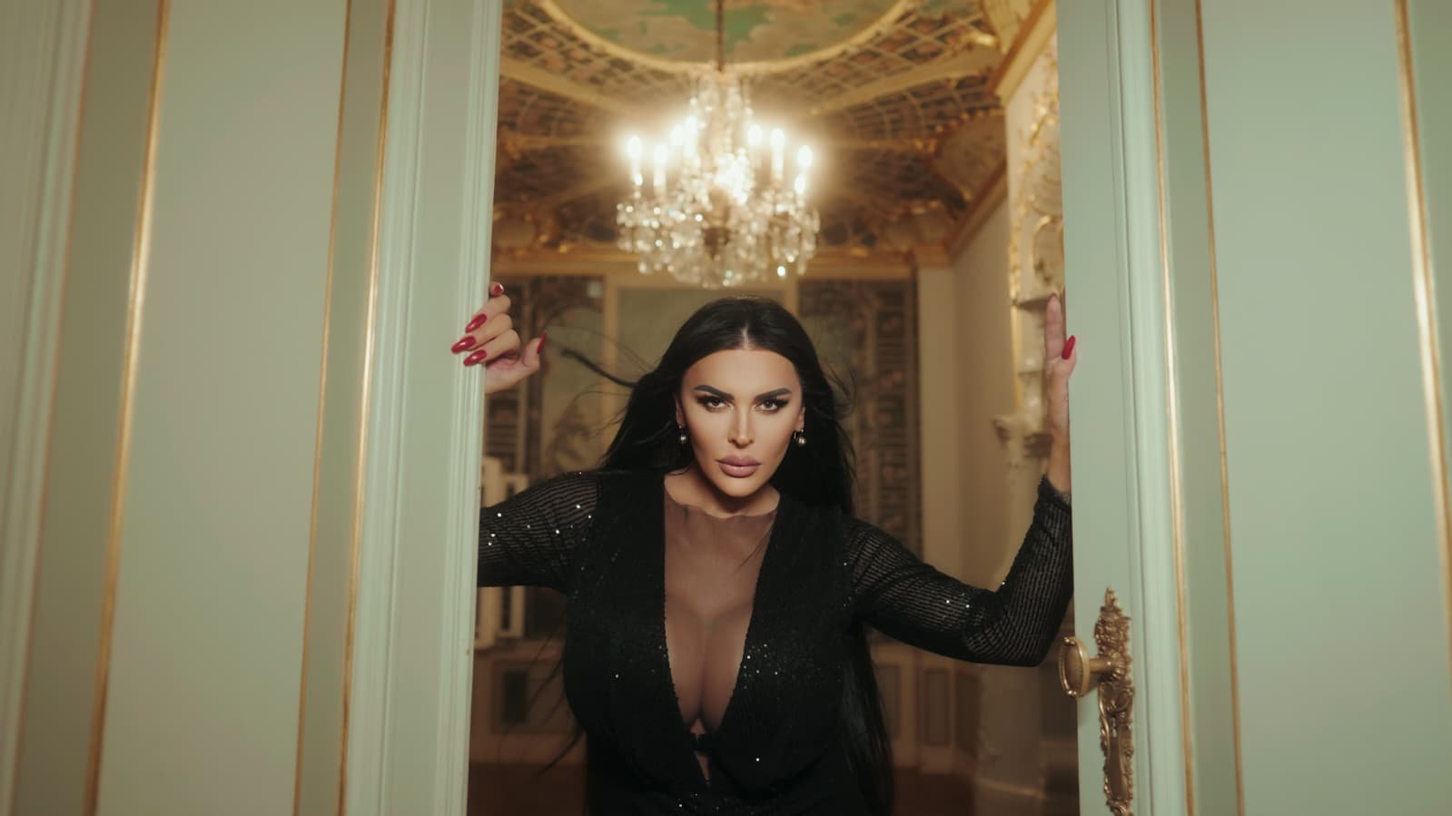 Saznajemo: Transrodna pevačica danas puštena iz zatvora