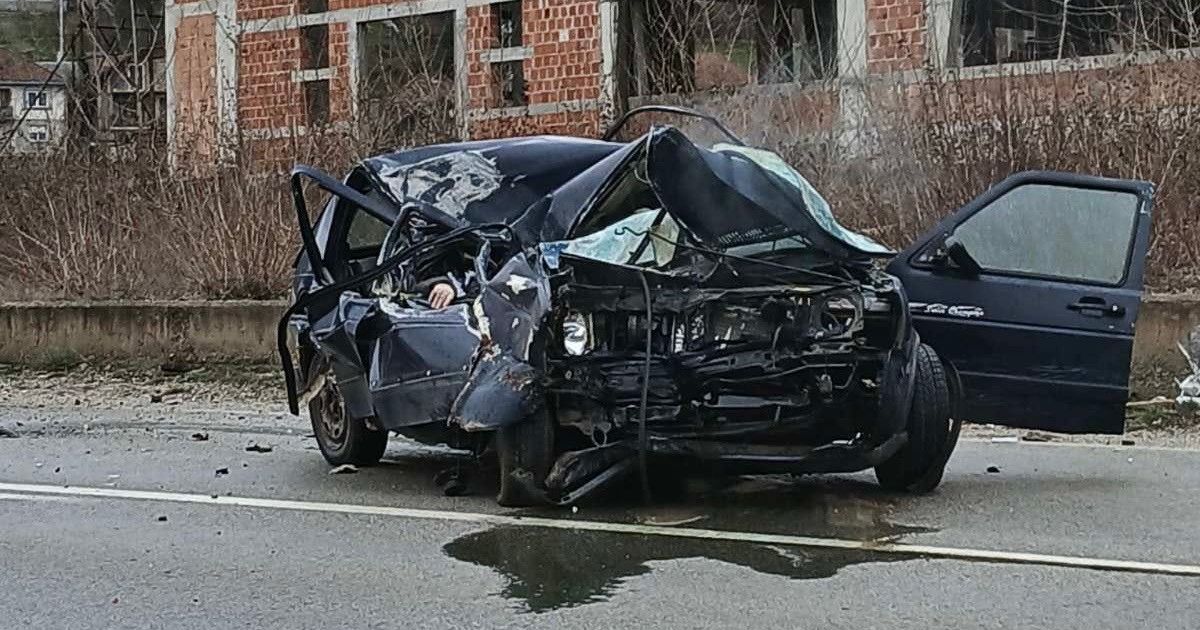JEZIVA SCENA KOD PRIJEPOLJA: Auto se „zgužvao“ pod kamionom, vatrogasci satima sekli lim da izvuku stradale! - Vesti - Telegraf.rs