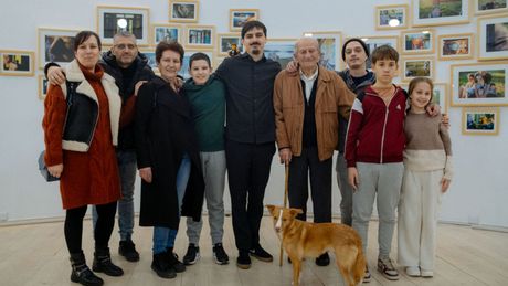 Otvorena izložba „Porodica vetra“ Stefana Đorđevića u prepunoj Filmskoj galeriji Dvorane Kulturnog centra Beograda