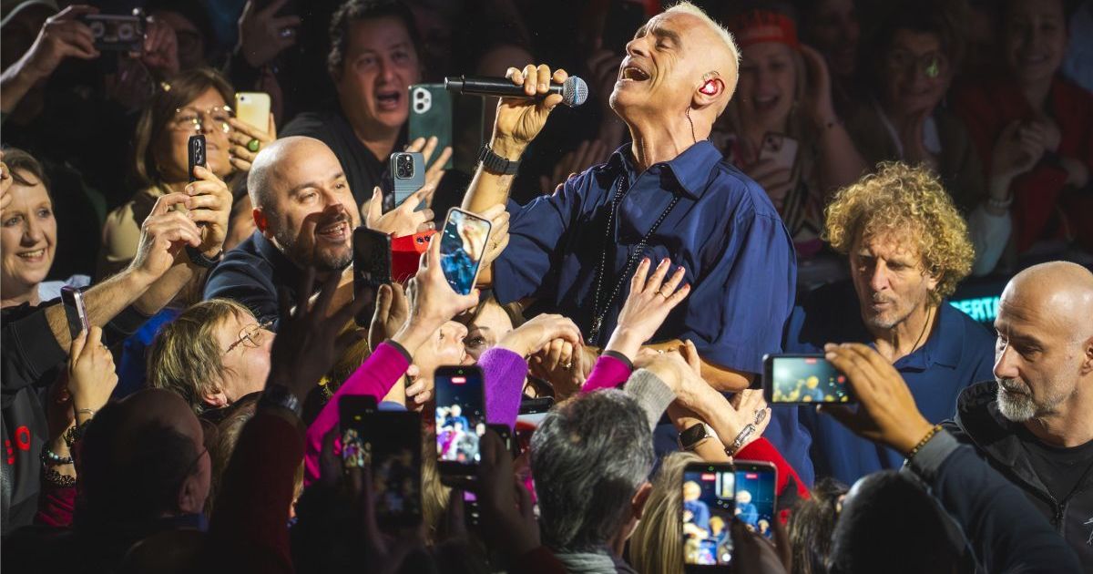 Eros Ramazzotti Opened His Big World Tour in Paris
