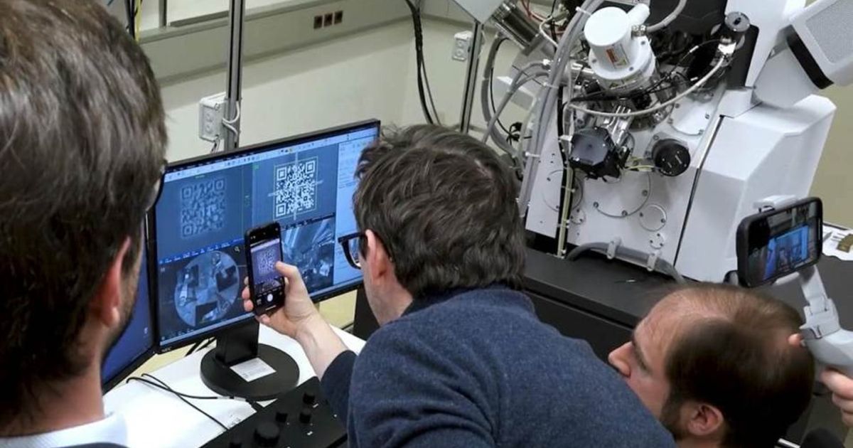 Smaller than a bacterium, yet stores terabytes: This is the Guinness World Record that sounds impossible