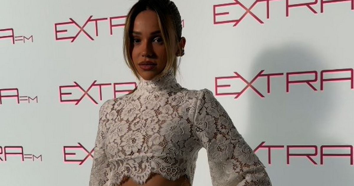 Roaring in a lace set