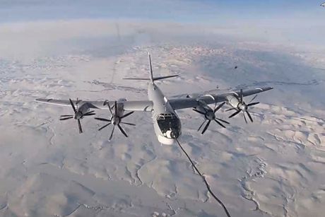 Tu-95MS vs. F-35 Lightning II
