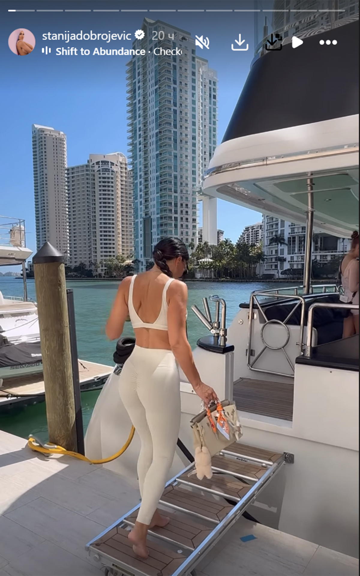 Stanija uživa punim plućima: Otišla na jahtu i evo šta tamo radi, pokazala i ko je sa njom "Jutra na jahti"