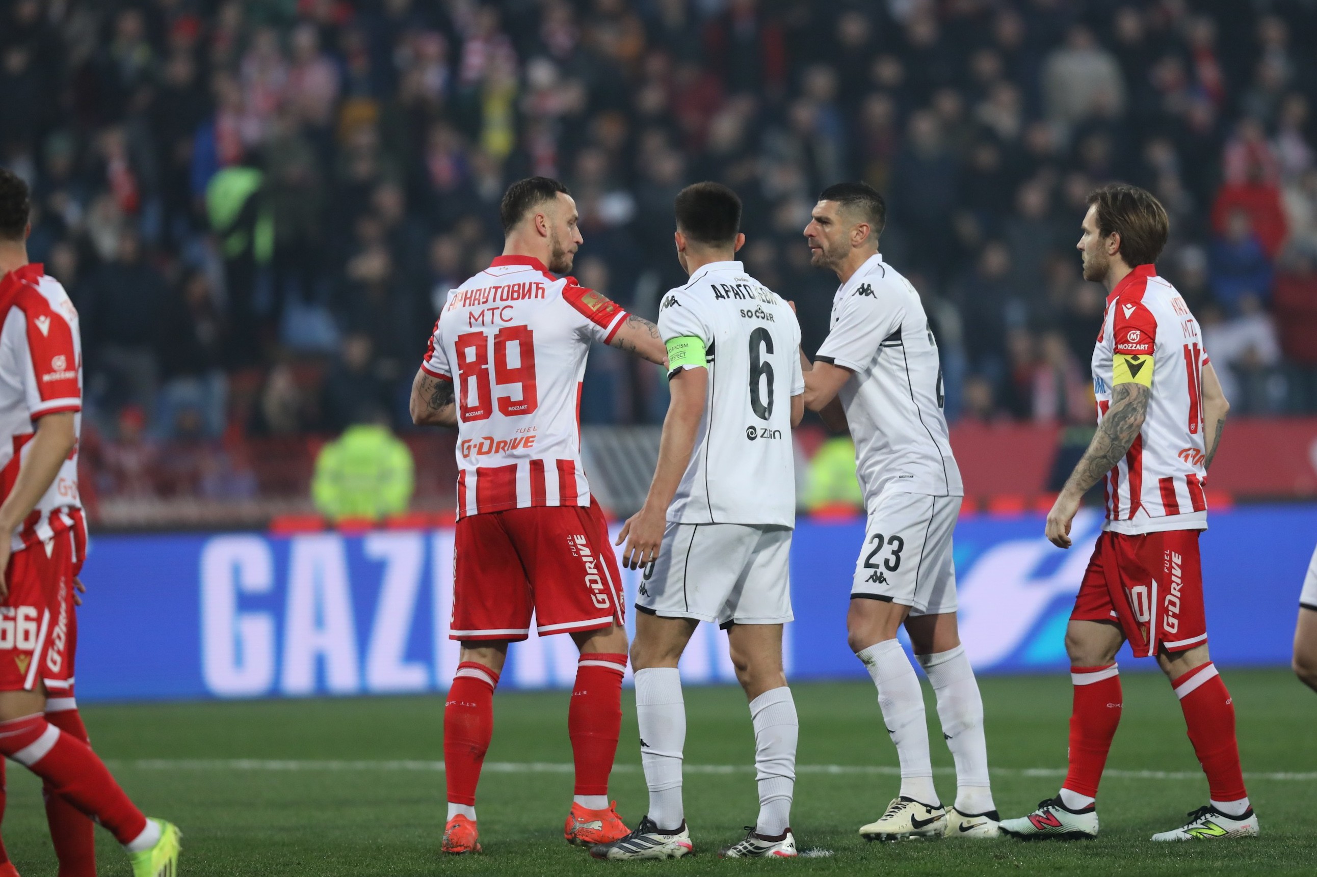 Zvezda - Partizan: Crveno-beli igraju 179. večiti derbi za 9. titulu zaredom, crno-belima gori pod nogama