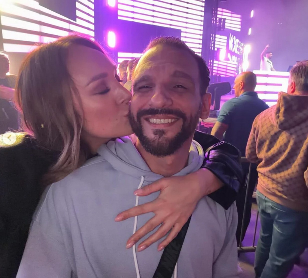 Luna u provodu sa očuhom: Ljubi Andreja dok đuskaju a on ne skida osmeh sa lica - a tek da vidite njen dekolte