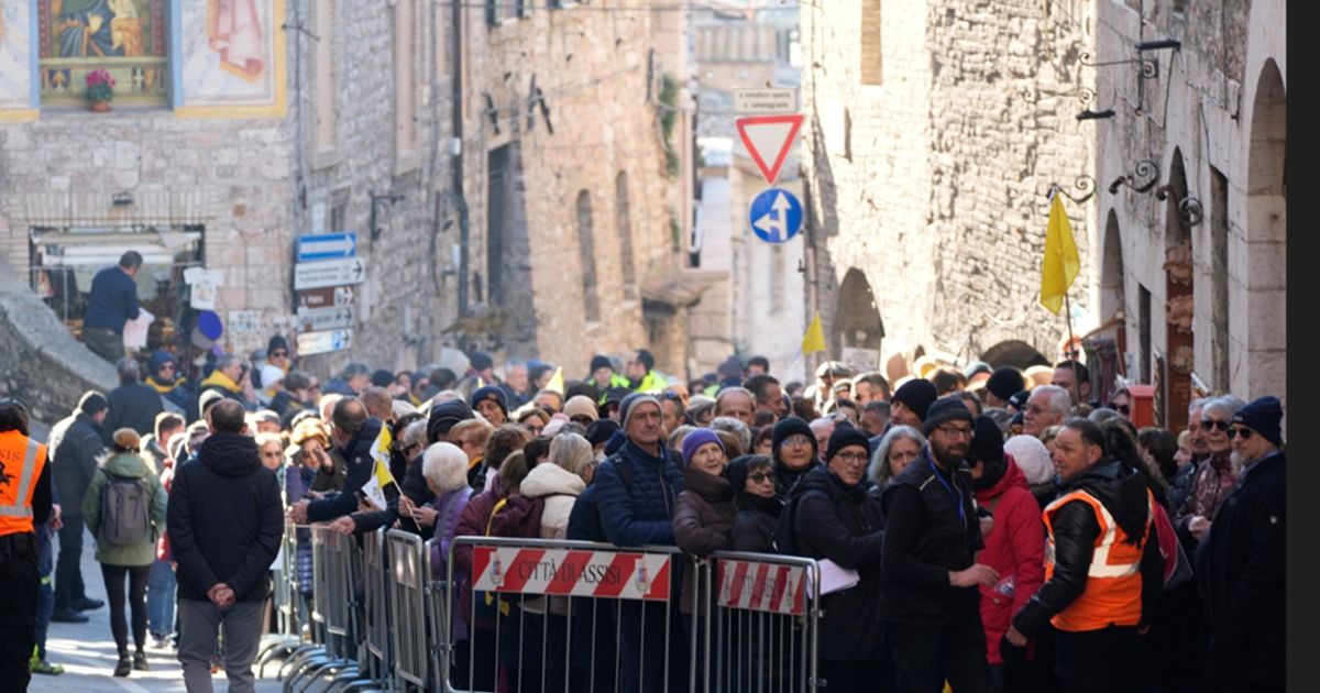 Hundreds of thousands of pilgrims expected: Relics of a saint who died 800 years ago exhibited