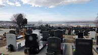 Groblje Lešće po mnogo čemu je drugačije: Blizu je centru, klima je "planinska", sa njega se vidi ceo grad