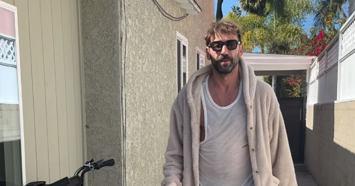 Marko Jarić walks in a torn t-shirt and bathrobe: Grew out his hair and beard, many would barely recognize him