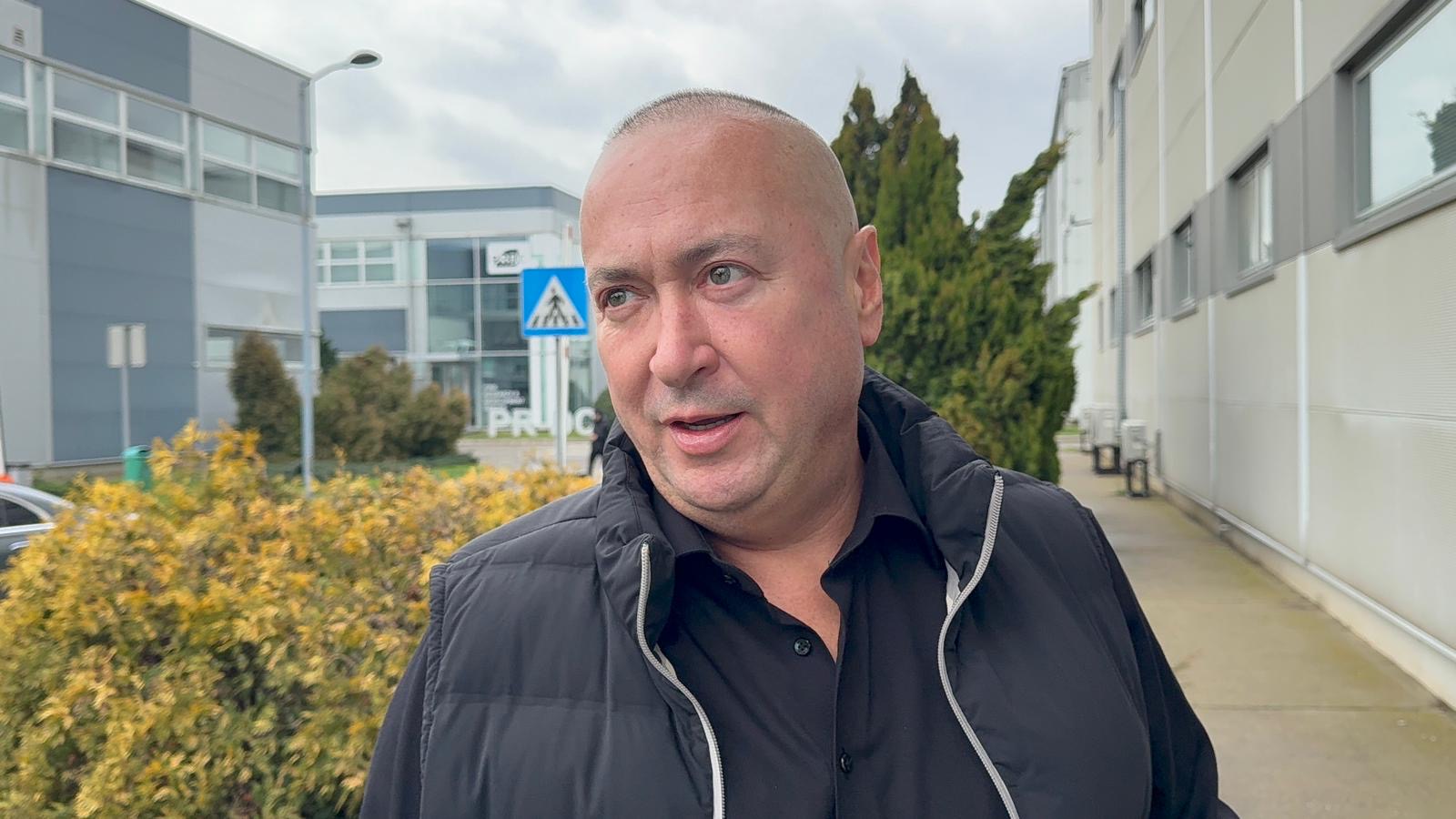 Đani završio u bolnici! Pevača izujedali na svadbi u Staroj Pazovi, policija prekinula slavlje