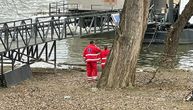 Prve fotografije sa mesta pronalaska tela u Dunavu: Policija muškarca izvlačila kukama, identitet nije poznat