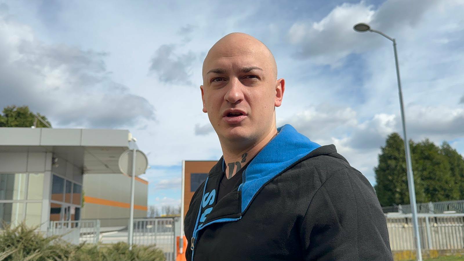 "Sa bine nas spakovali u maricu" Desingerica otkrio detalje privođenja u Sutomoru: "Držali su nas do 5 ujutru"